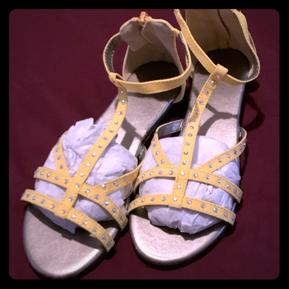 Sandals Gladiator  🌈Bundle: 3 for 25$ Never Worn